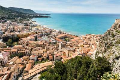 Cefalu Italia.jpg